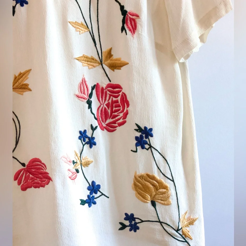 Unknown brand | Sheer embroidered short sleeve top - Picture 2 of 3